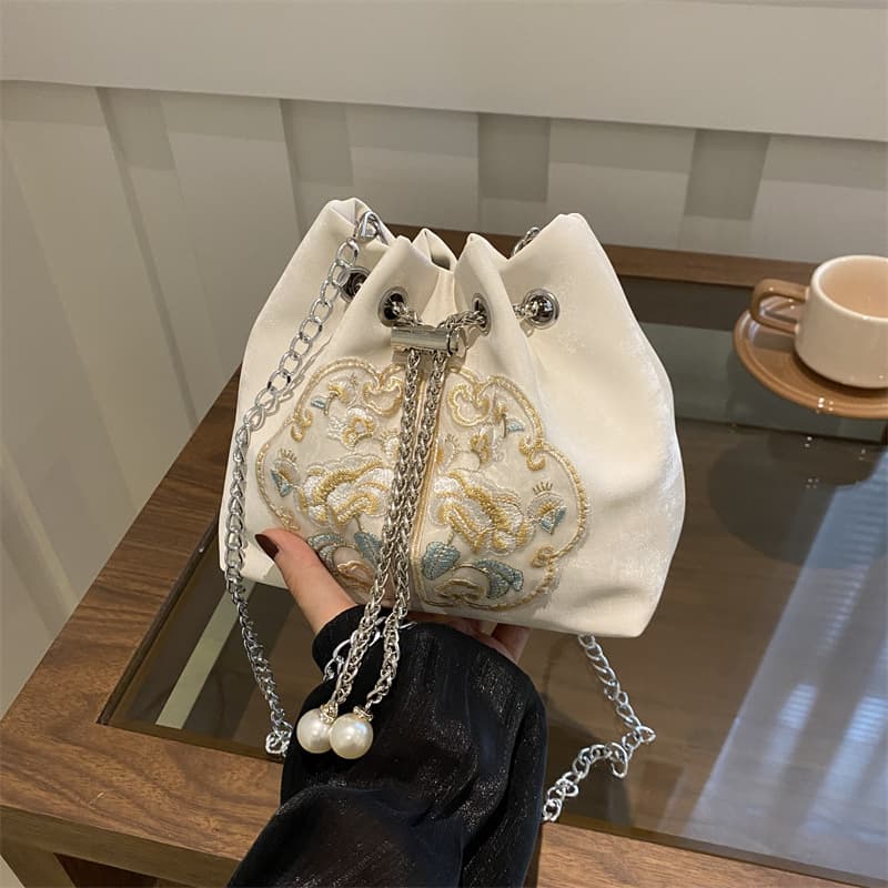 巾着 花刺繍パール付きチェーン巾着ショルダーバッグ