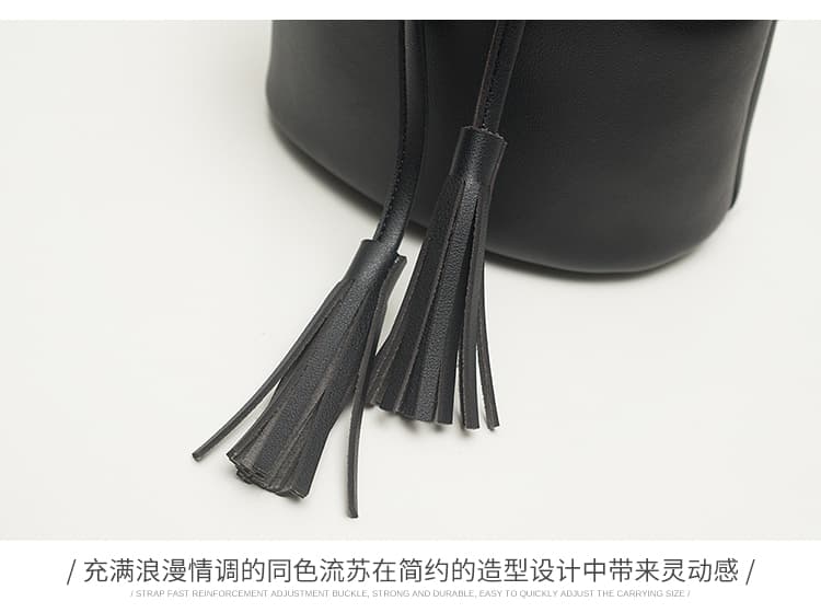 巾着 房飾り付き本革巾着ショルダー鞄