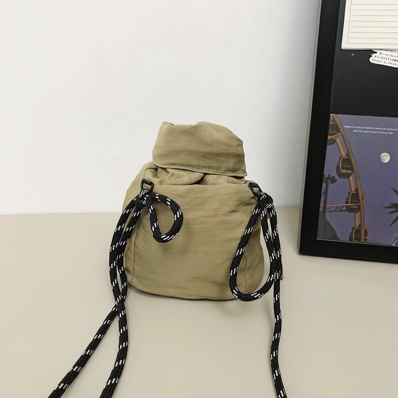 巾着 バックル付き巾着型ショルダーバッグ