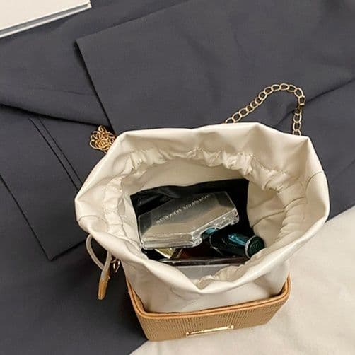 巾着 真珠装飾付きコンパクト巾着型ショルダー鞄