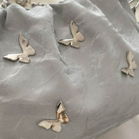 巾着 蝶々刺繍の巾着ショルダーバッグ