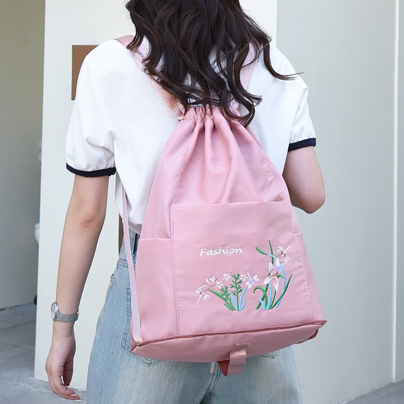 巾着 花刺繍ポケット付き軽量巾着リュック