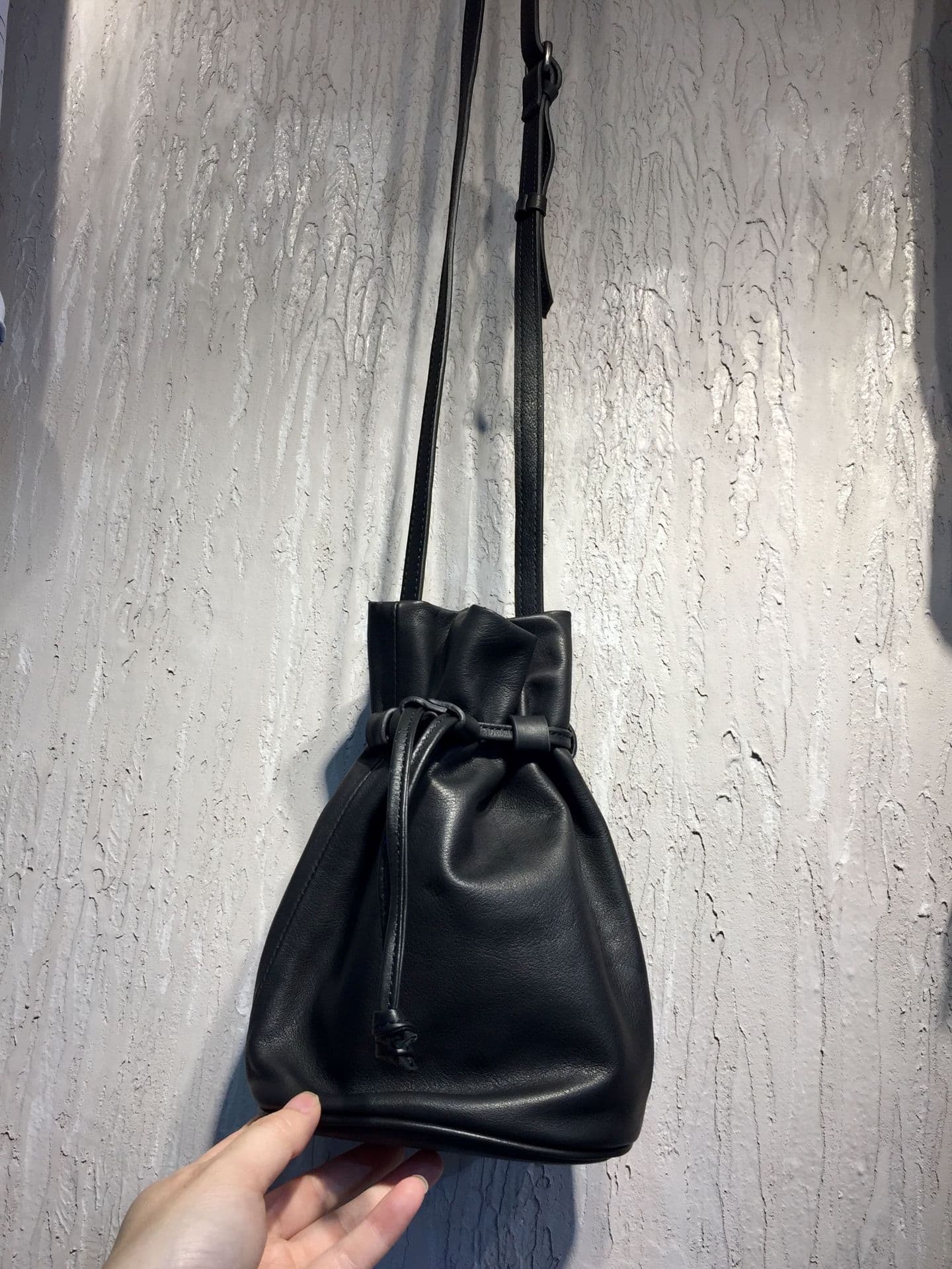 巾着 上質レザー巾着ショルダーバッグ