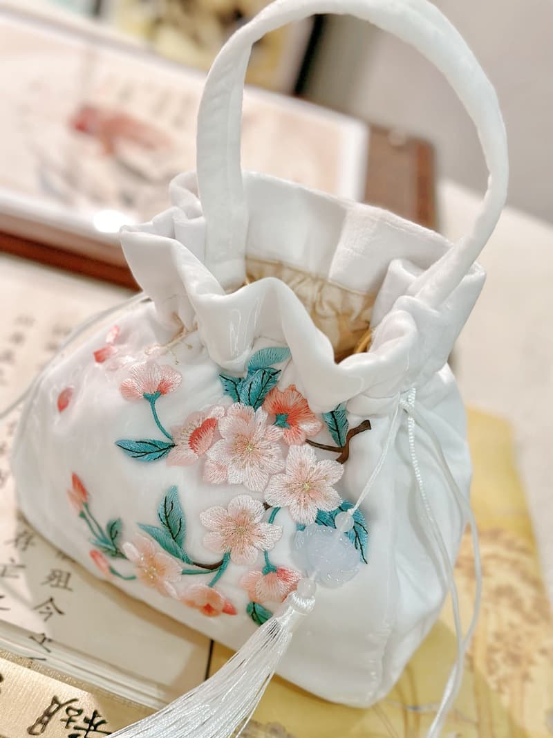 巾着 花鳥刺繍タッセル付き和風巾着ポーチ