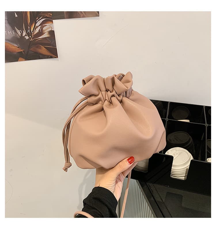 巾着 上質レザー巾着型ミニショルダーバッグ