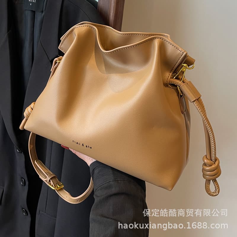 巾着 シンプル巾着風ショルダーバッグ