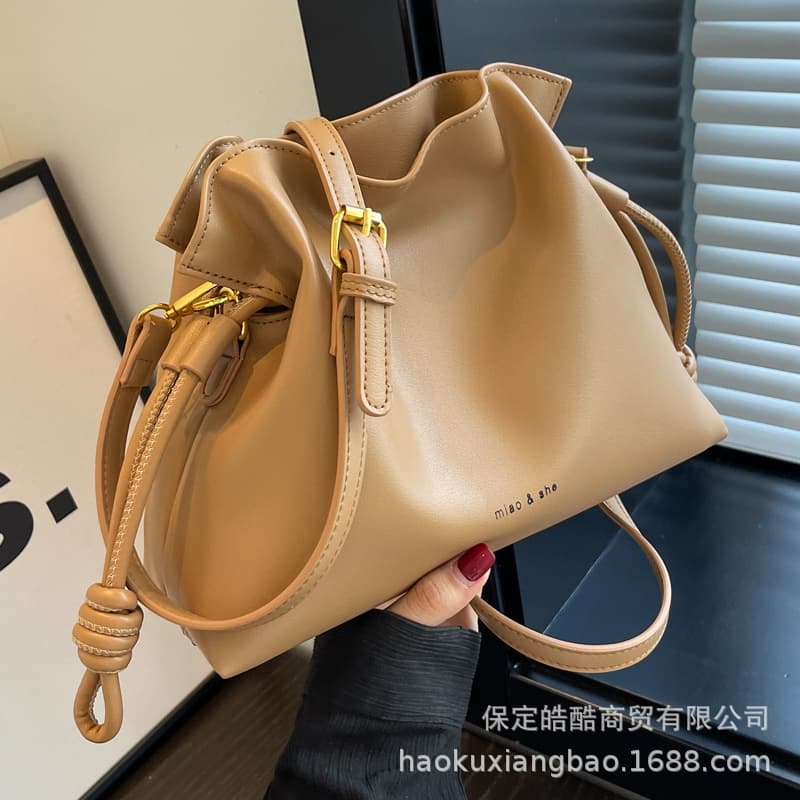 巾着 シンプル巾着風ショルダーバッグ