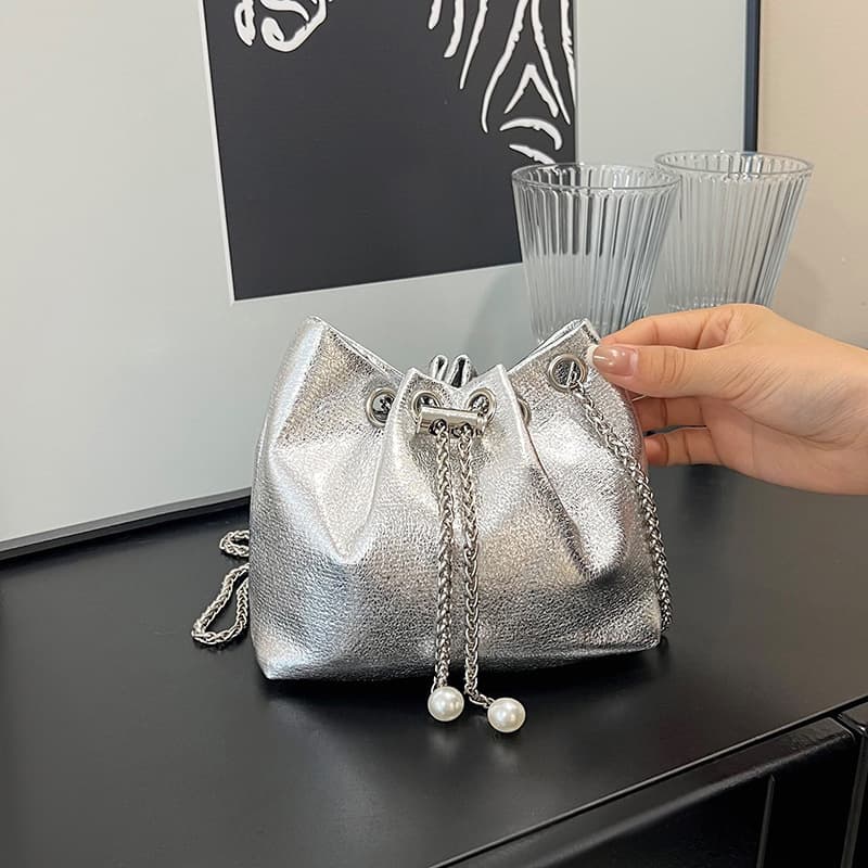 巾着 パール付き金属チェーン巾着ショルダー