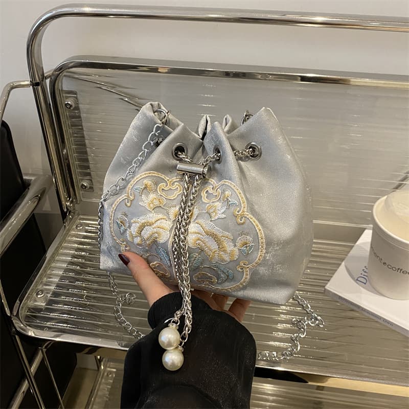 巾着 花刺繍パール付きチェーン巾着ショルダーバッグ