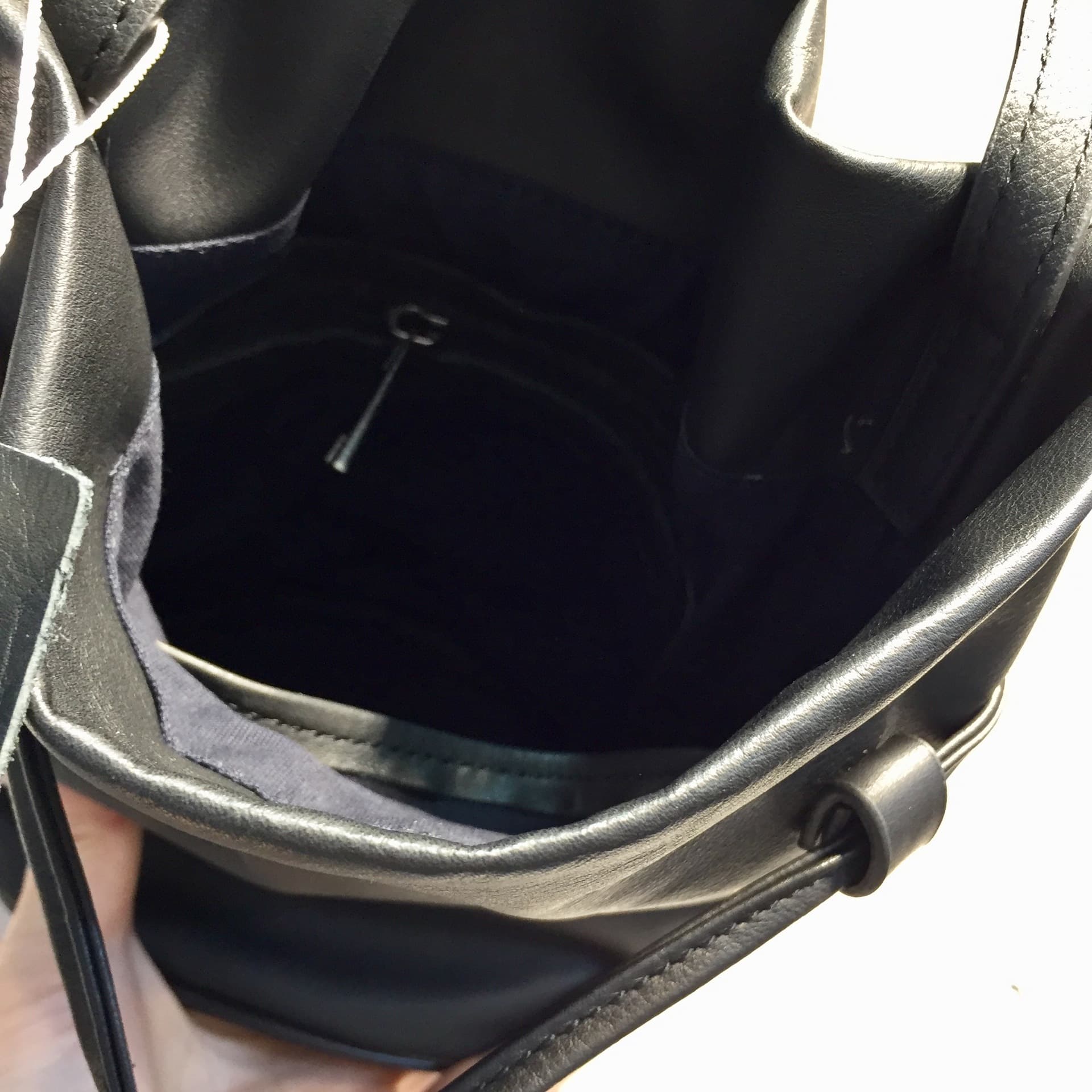 巾着 上質レザー巾着ショルダーバッグ