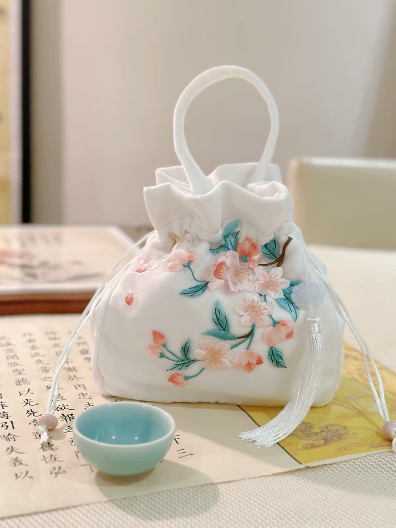 巾着 花鳥刺繍タッセル付き和風巾着ポーチ