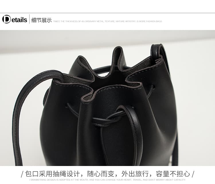 巾着 房飾り付き本革巾着ショルダー鞄