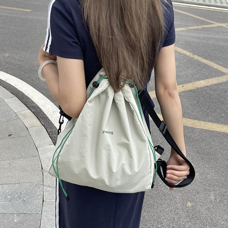 巾着 スポーティー巾着リュック軽量ナイロン素材