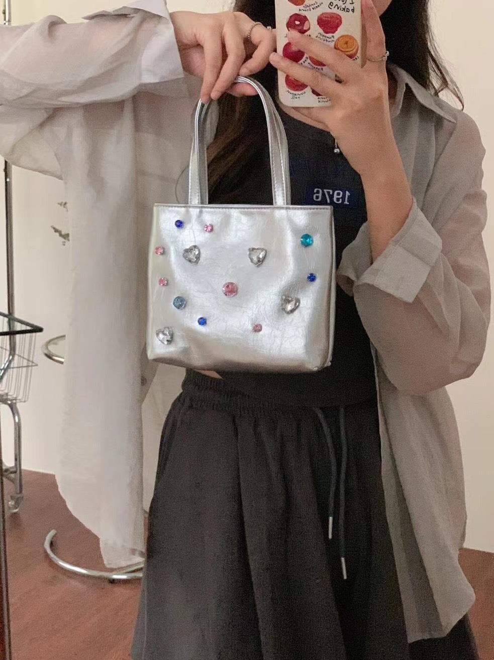 巾着 宝石風装飾が輝く上品な巾着トート