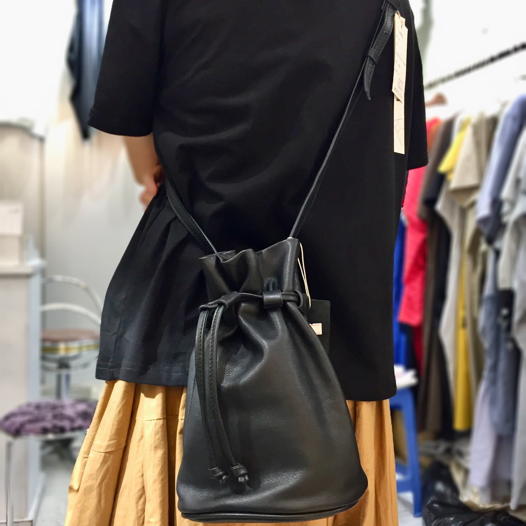 巾着 上質レザー巾着ショルダーバッグ