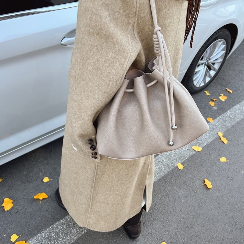 巾着 上質レザー巾着型ショルダーバッグ
