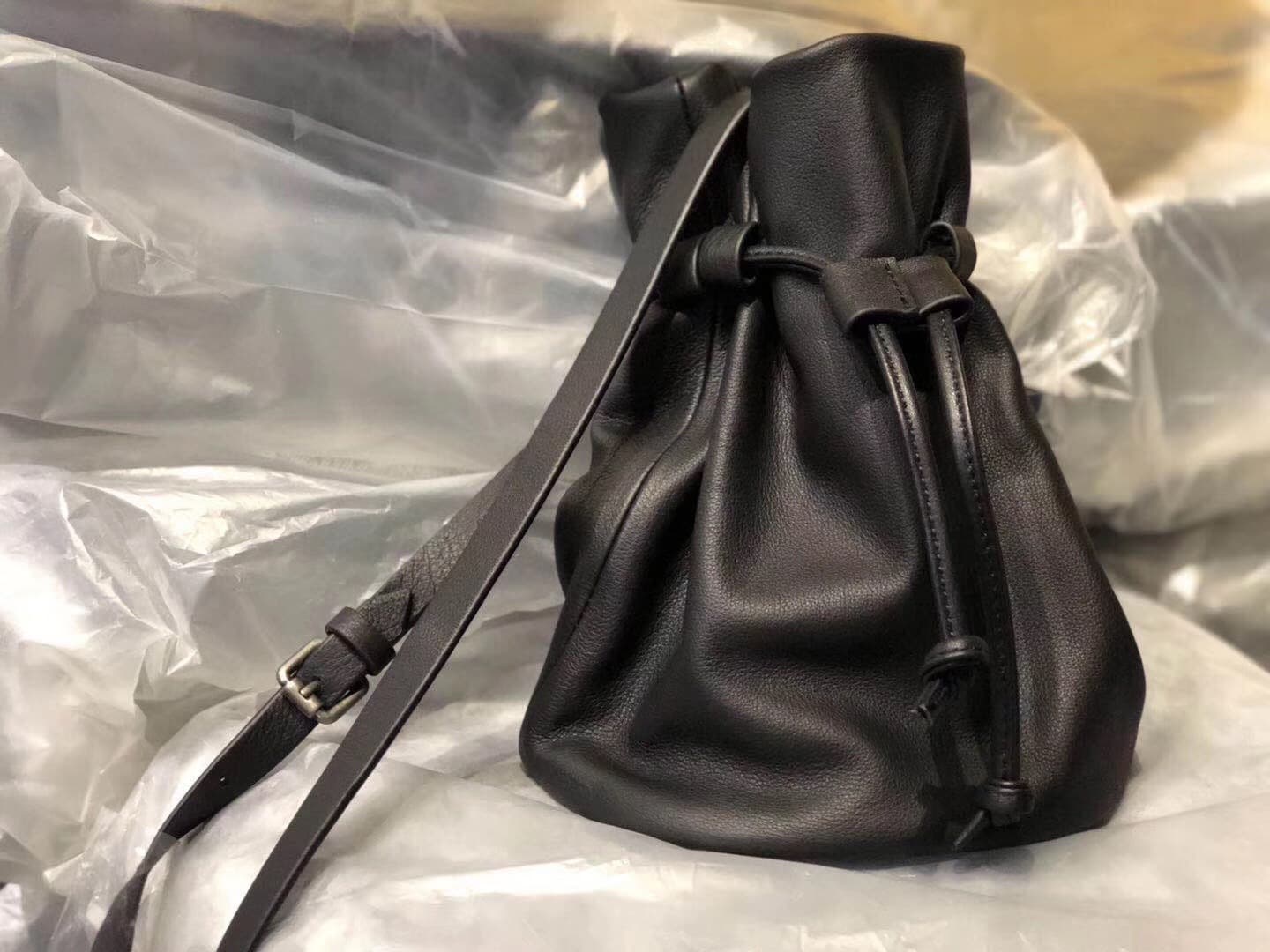 巾着 上質レザー巾着ショルダーバッグ