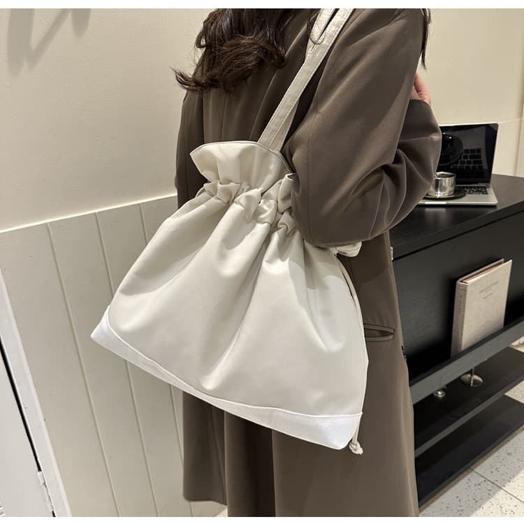 シンプル巾着型トートバッグ