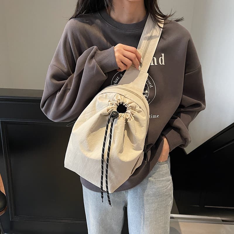 巾着型斜め掛けリュックサック