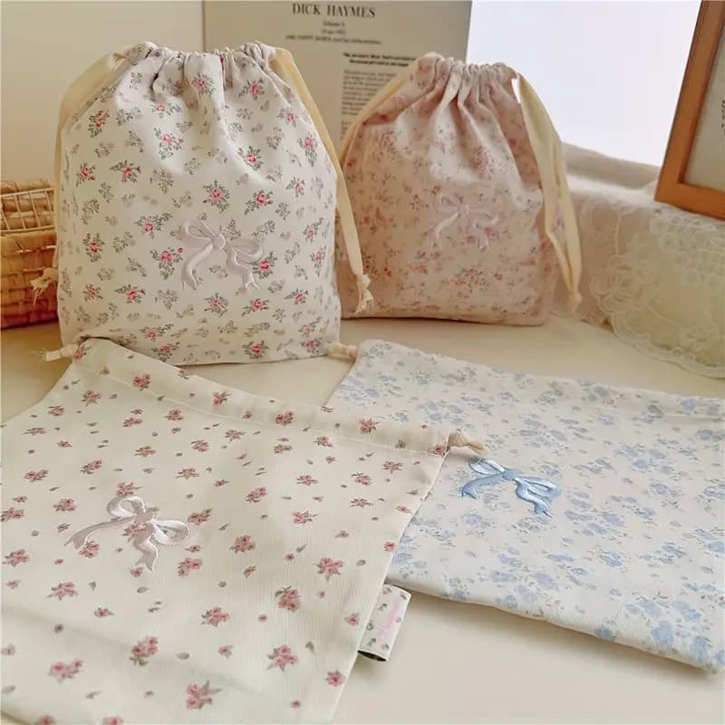 巾着 小花柄とリボン刺繍の巾着ポーチ