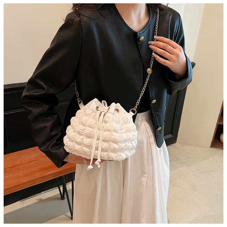 巾着 フリル装飾巾着型ショルダー鞄
