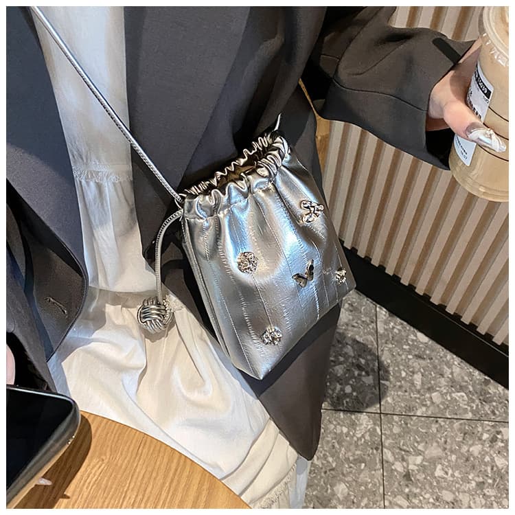 巾着 蝶々モチーフ付き巾着型ショルダーバッグ