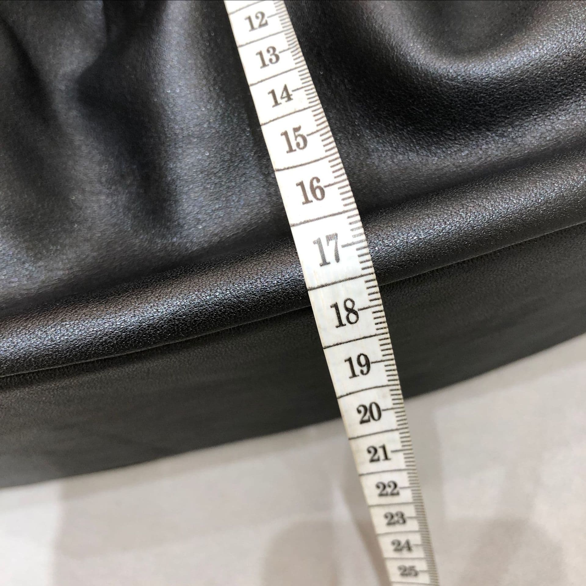 巾着 チェーンハンドル付きレザー巾着ショルダーバッグ