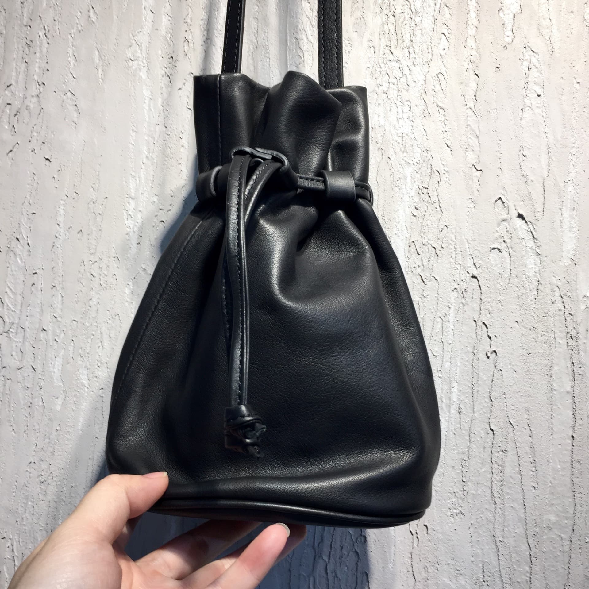 巾着 上質レザー巾着ショルダーバッグ