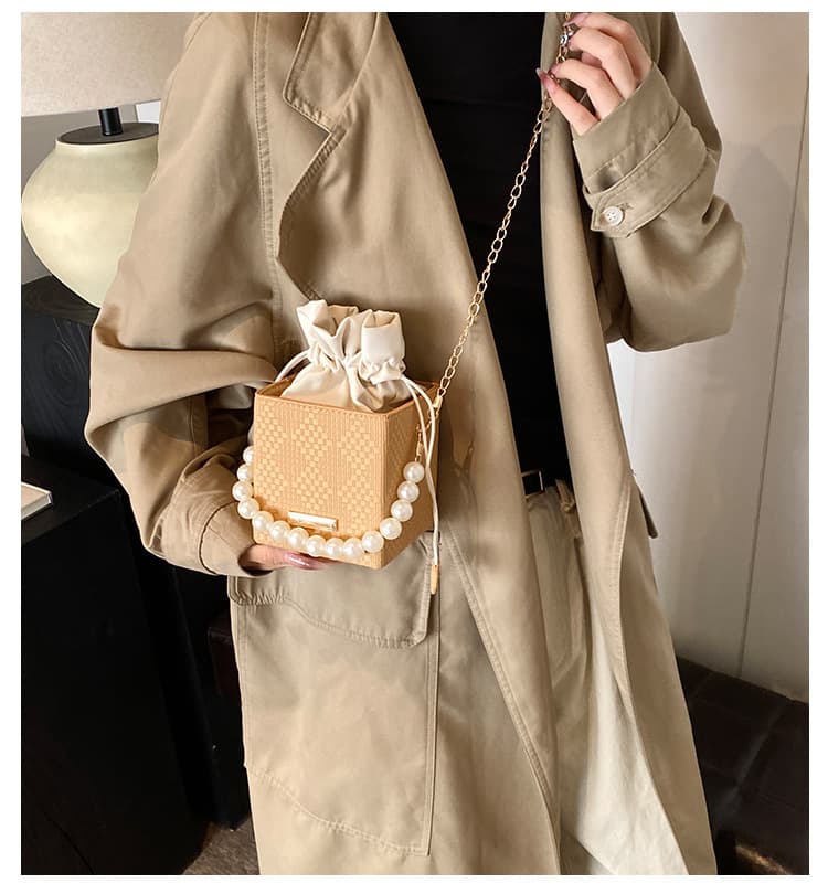 巾着 真珠装飾付きコンパクト巾着型ショルダー鞄