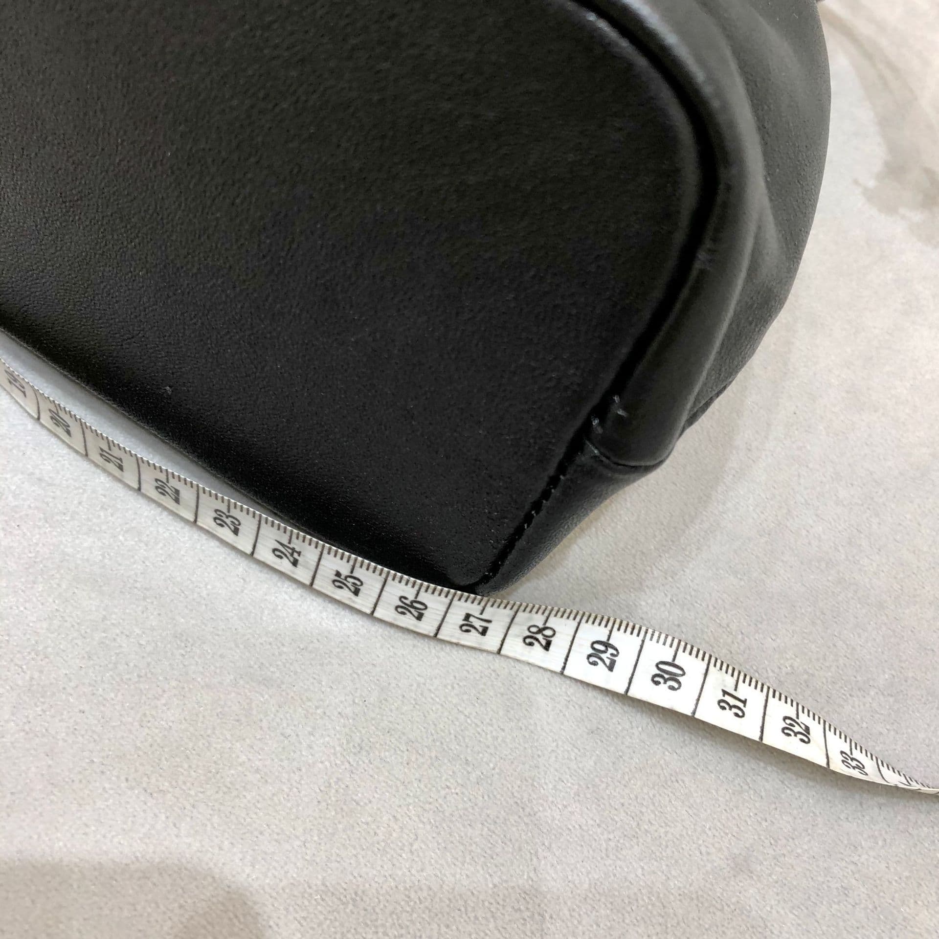 巾着 チェーンハンドル付きレザー巾着ショルダーバッグ