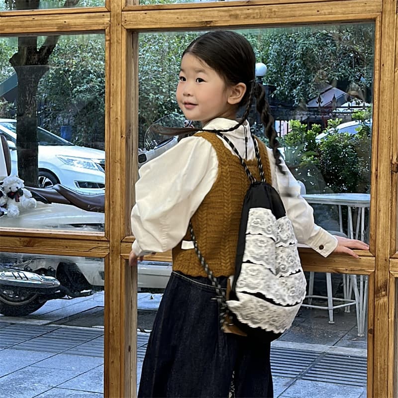 巾着 繊細な花柄レース装飾の巾着リュックサック