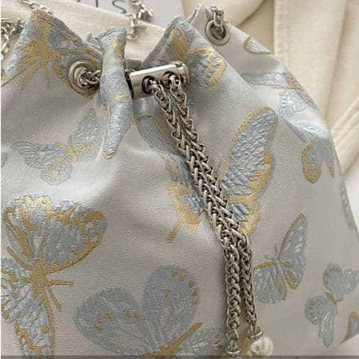 巾着 蝶々刺繍サテン地巾着ショルダーバッグ