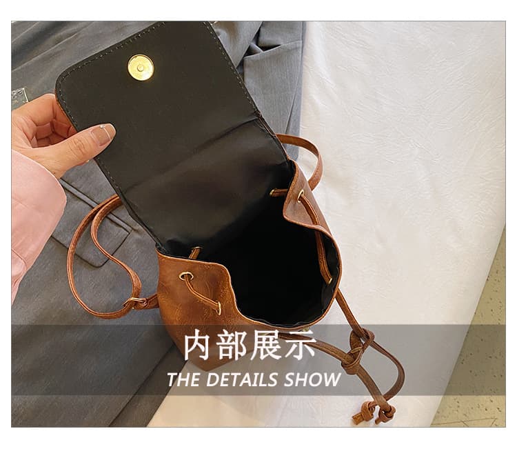 巾着 上品な合皮素材のコンパクト巾着型リュックサック