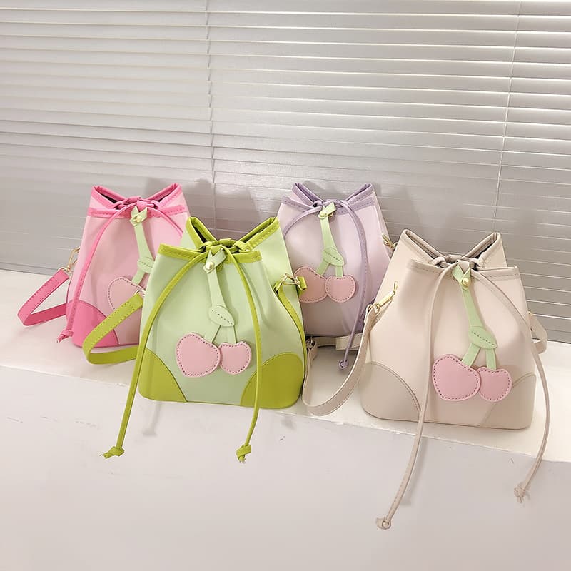 巾着 さくらんぼ刺繍の可愛い巾着ショルダーバッグ