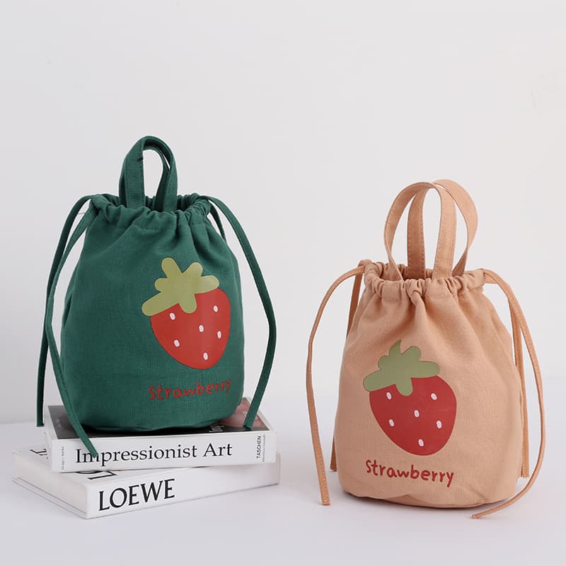 巾着 いちご刺繍の可愛い巾着ポーチ