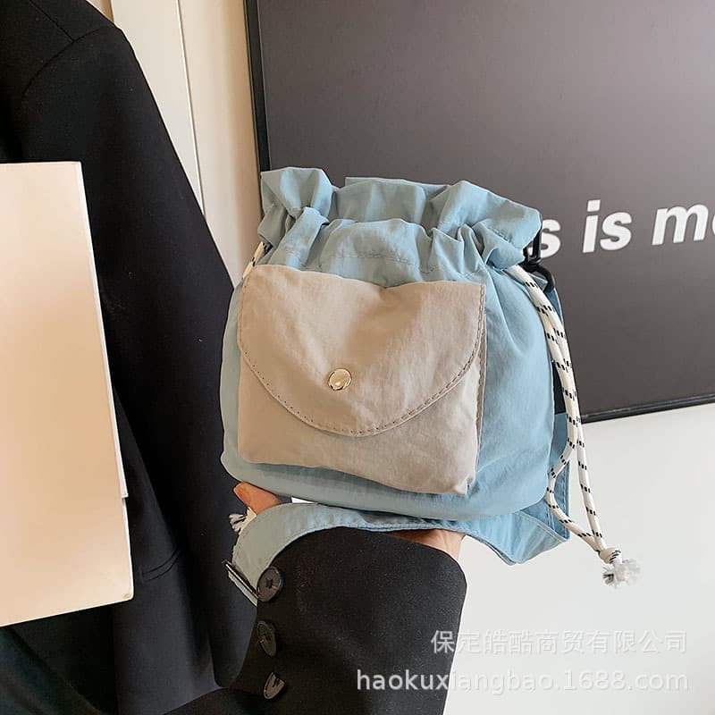 巾着 前ポケット付き巾着型ショルダーバッグ