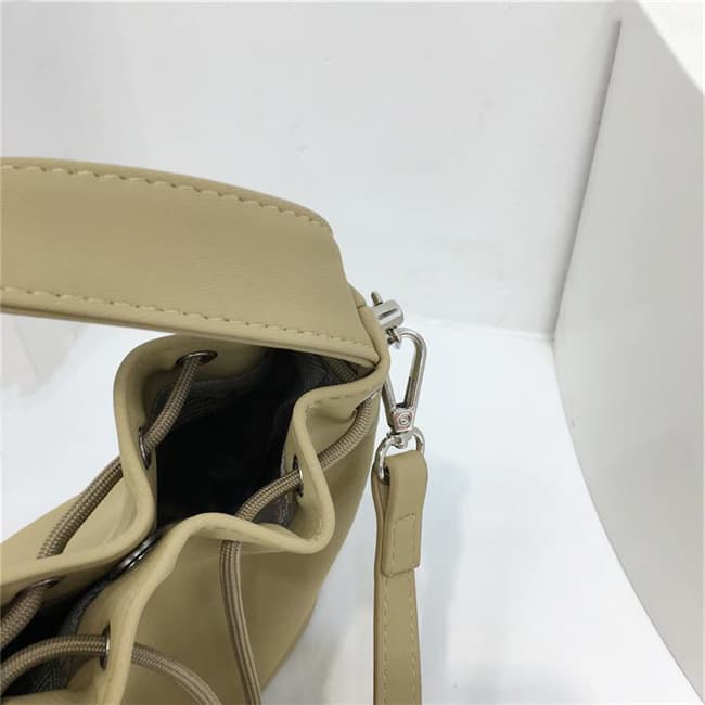 巾着 上品シルエット巾着ポーチ