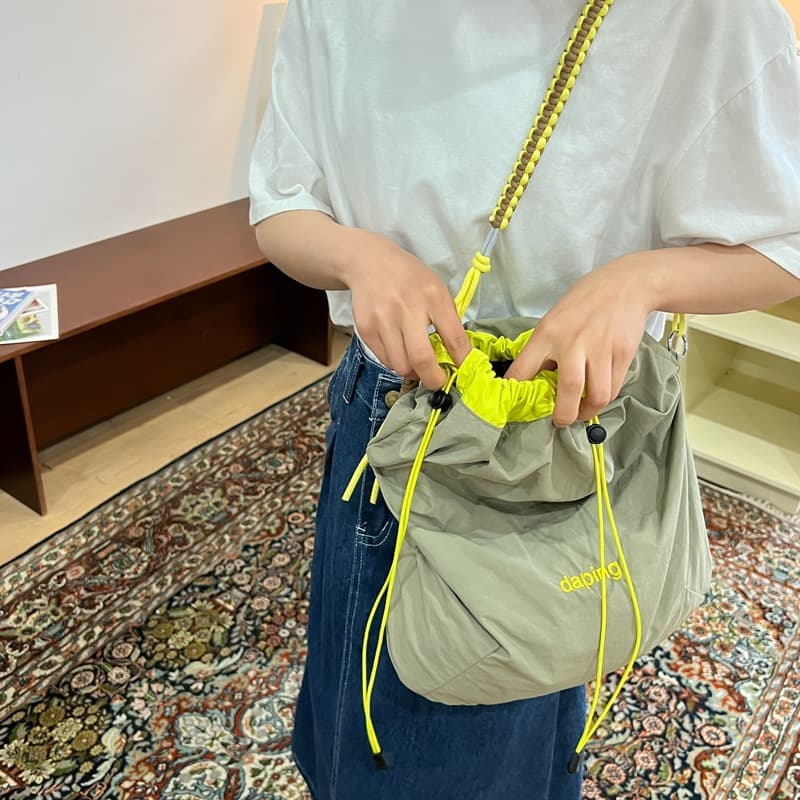 巾着 カジュアル巾着型ショルダーバッグ