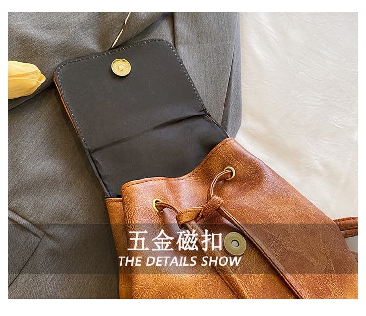 巾着 上品な合皮素材のコンパクト巾着型リュックサック