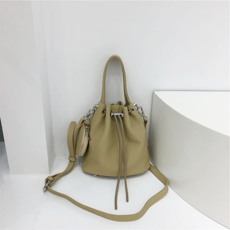 巾着 上品シルエット巾着ポーチ
