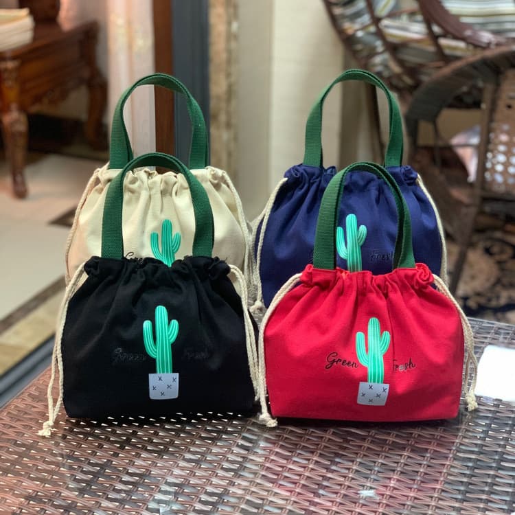 巾着 四つ葉のクローバー刺繍入り巾着ポーチ