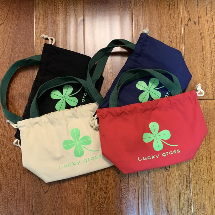 巾着 四つ葉のクローバー刺繍入り巾着ポーチ