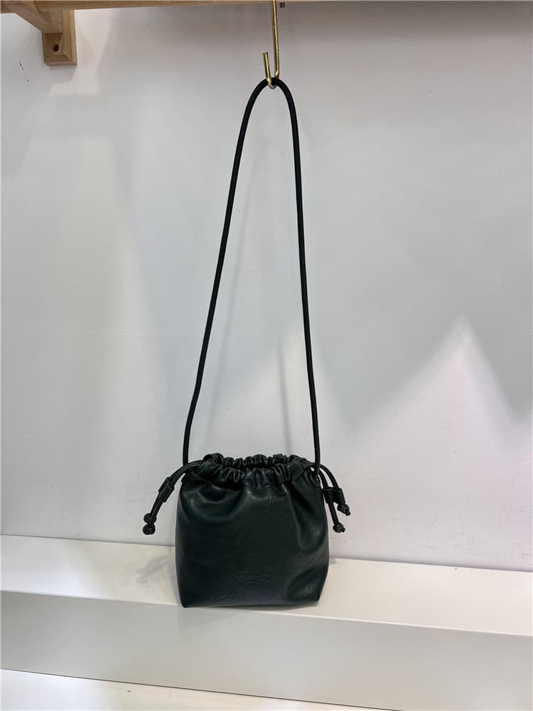 巾着 上質レザー巾着型ショルダーバッグ