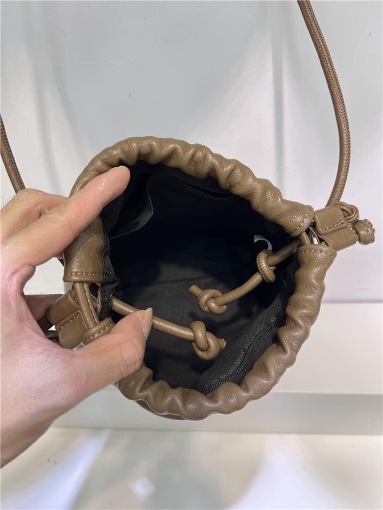 巾着 上質レザー巾着型ショルダーバッグ