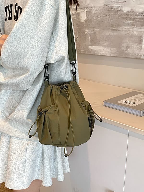 巾着 軽量ナイロン巾着型ショルダーバッグ