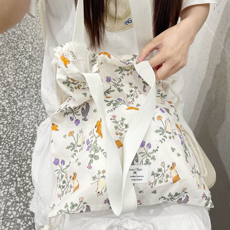 巾着 森の動物と花柄刺繍の巾着リュックサック