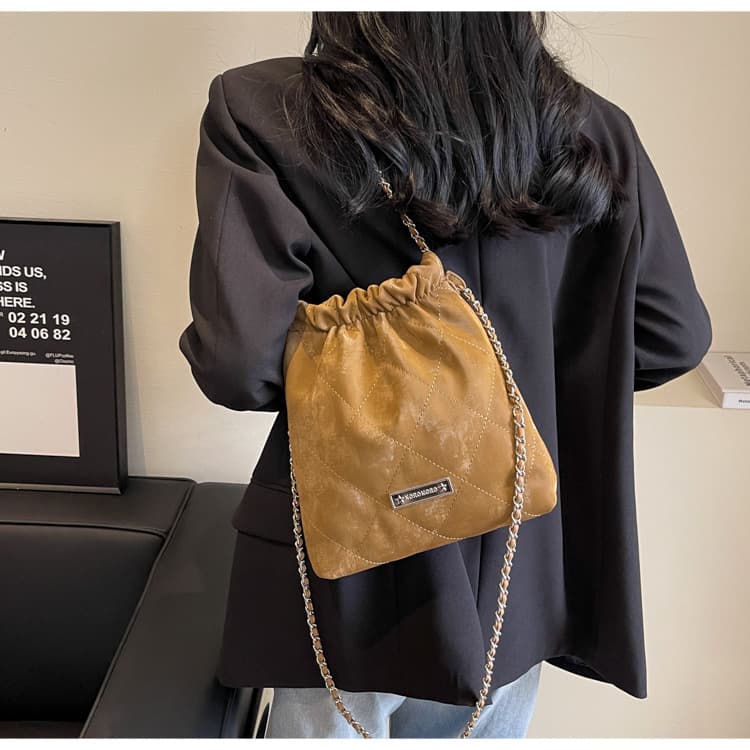 巾着 キルティングステッチ巾着型チェーンショルダーバッグ