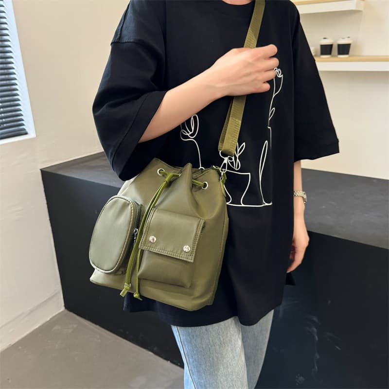 巾着 多機能ポケット付き巾着型ショルダーバッグ